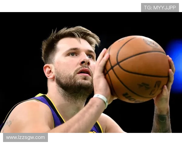 东契奇38+6+7里夫斯归来砍24分湖人力克黄蜂送其三连败